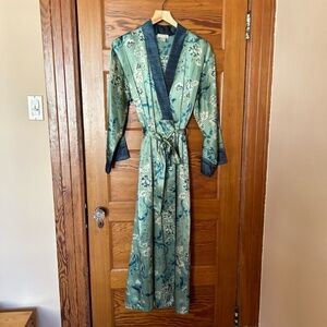 Jones New York Full Length Satin Kimono Style Robe
